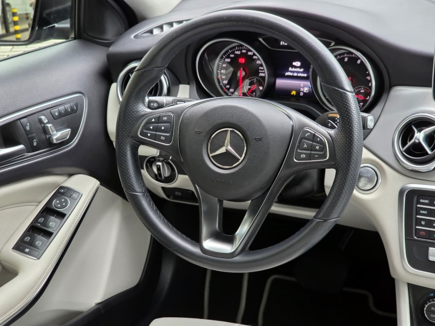 MERCEDES BENZ-GLA 200-1.6 CGI FLEX ADVANCE 7G-DCT