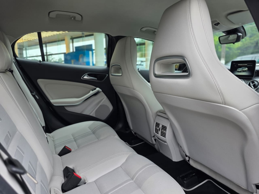 MERCEDES BENZ-GLA 200-1.6 CGI FLEX ADVANCE 7G-DCT
