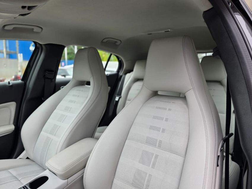 MERCEDES BENZ-GLA 200-1.6 CGI FLEX ADVANCE 7G-DCT