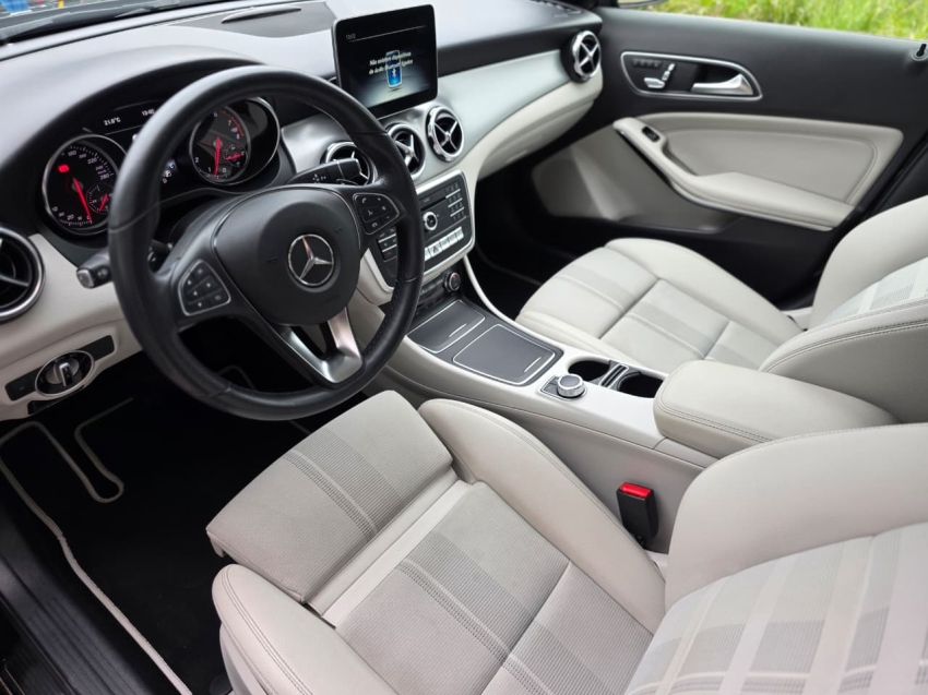 MERCEDES BENZ-GLA 200-1.6 CGI FLEX ADVANCE 7G-DCT