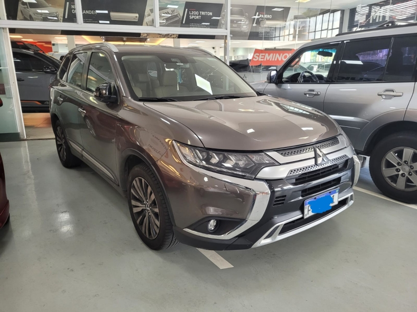Mitsubishi-OUTLANDER-3.0 MIVEC V6 GASOLINA HPE-S AWD AUTOMÁTICO
