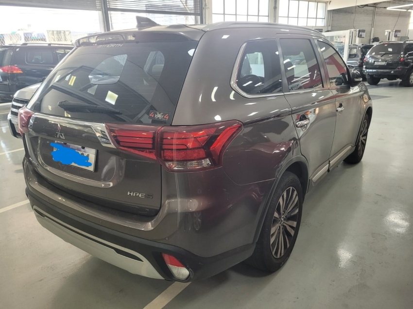 Mitsubishi-OUTLANDER-3.0 MIVEC V6 GASOLINA HPE-S AWD AUTOMÁTICO