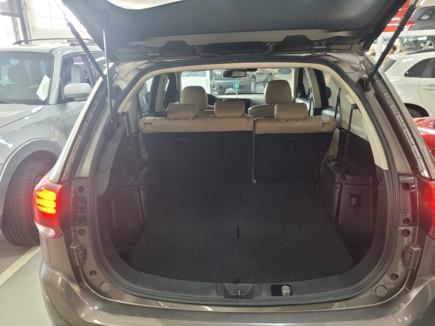 Mitsubishi-OUTLANDER-3.0 MIVEC V6 GASOLINA HPE-S AWD AUTOMÁTICO