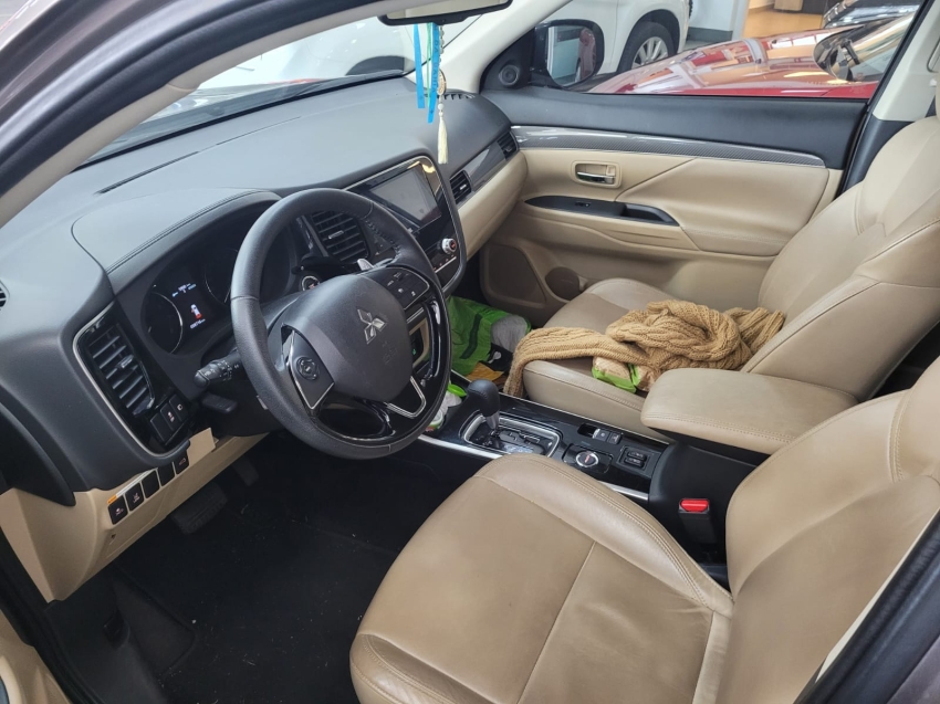 Mitsubishi-OUTLANDER-3.0 MIVEC V6 GASOLINA HPE-S AWD AUTOMÁTICO