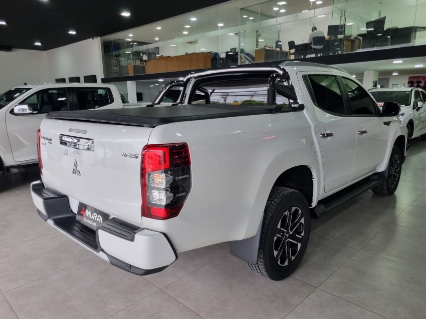 Mitsubishi-L200 TRITON-2.4 16V TURBO DIESEL SPORT OUTDOOR PLUS CD 4P 4X4 AUTOMÁTICO
