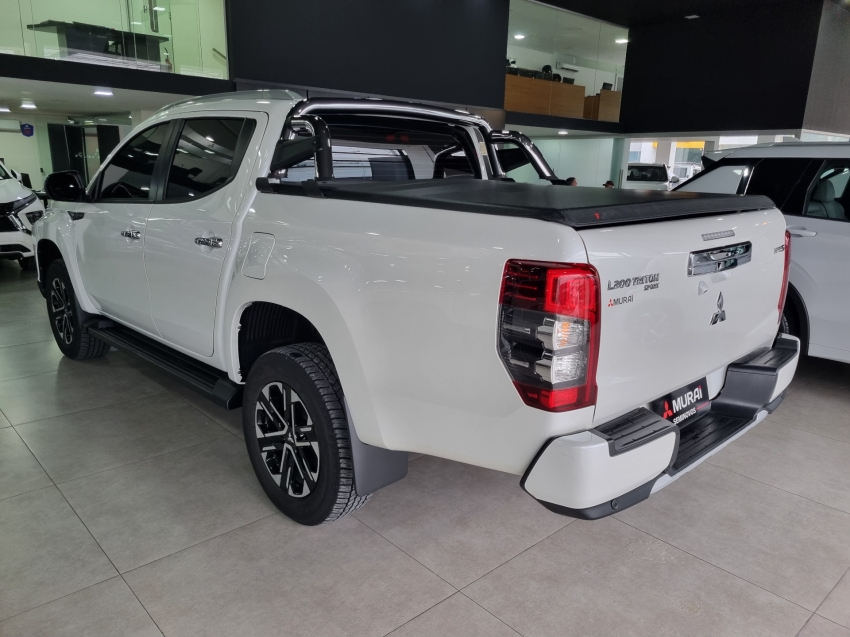 Mitsubishi-L200 TRITON-2.4 16V TURBO DIESEL SPORT OUTDOOR PLUS CD 4P 4X4 AUTOMÁTICO
