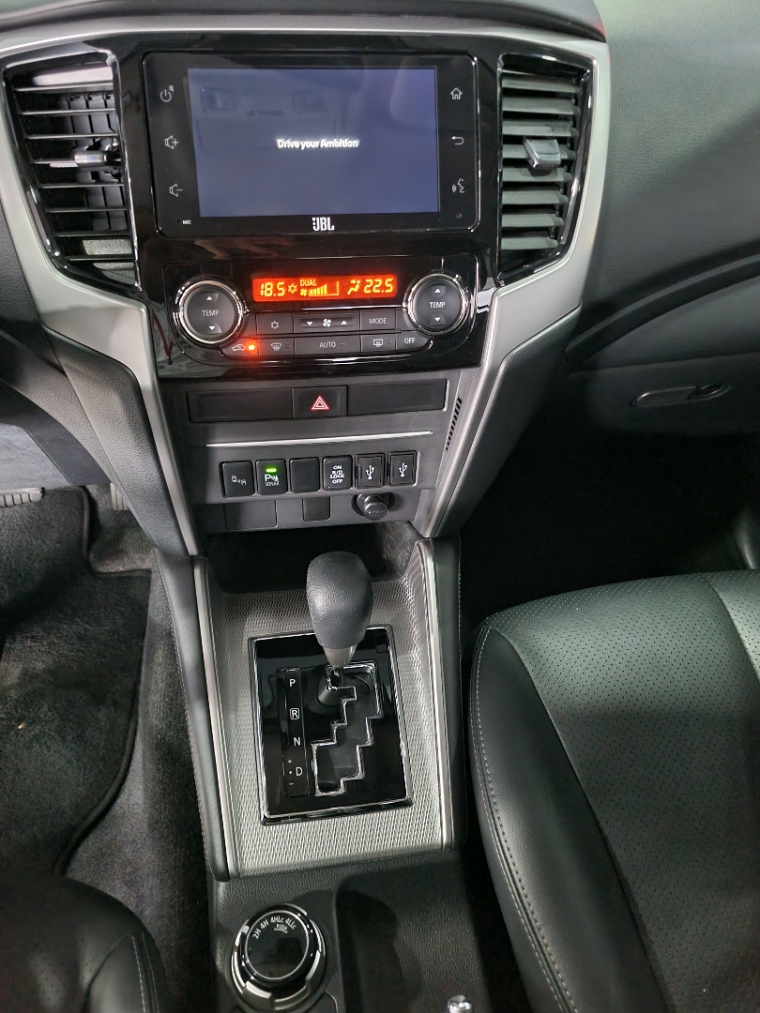 Mitsubishi-L200 TRITON-2.4 16V TURBO DIESEL SPORT OUTDOOR PLUS CD 4P 4X4 AUTOMÁTICO