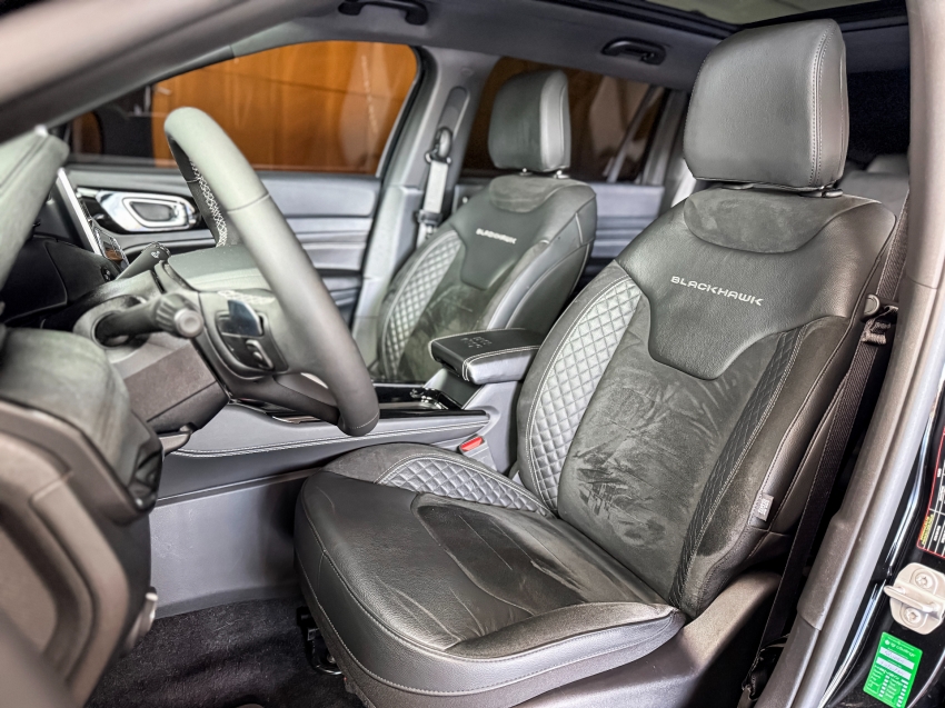 Jeep-COMMANDER-2.0 HURRICANE 4 TURBO GASOLINA BLACKHAWK AT9