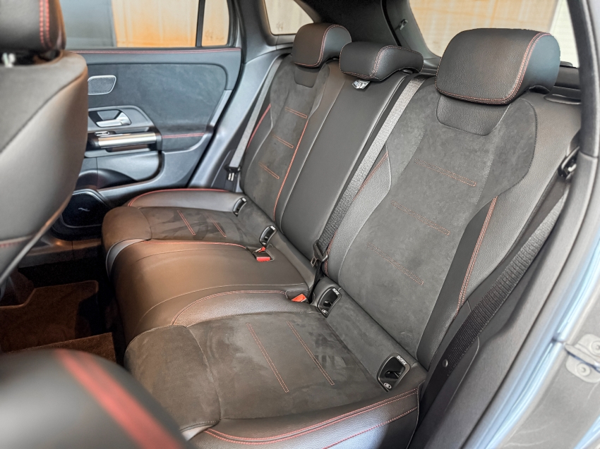 MERCEDES BENZ-GLA 200-1.3 MHEV AMG LINE 7G-DCT