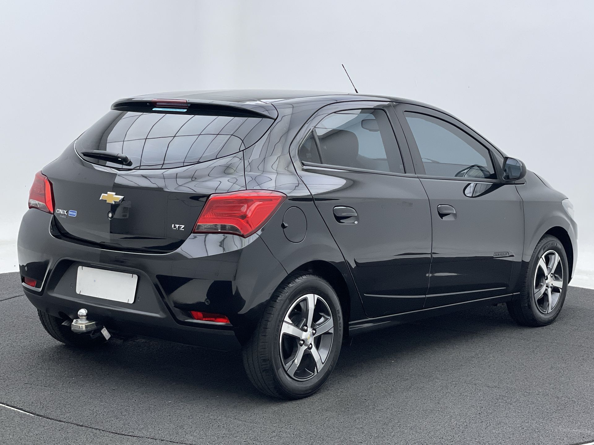 GM - Chevrolet-ONIX-ONIX HATCH LTZ 1.4 8V FlexPower 5p Aut.