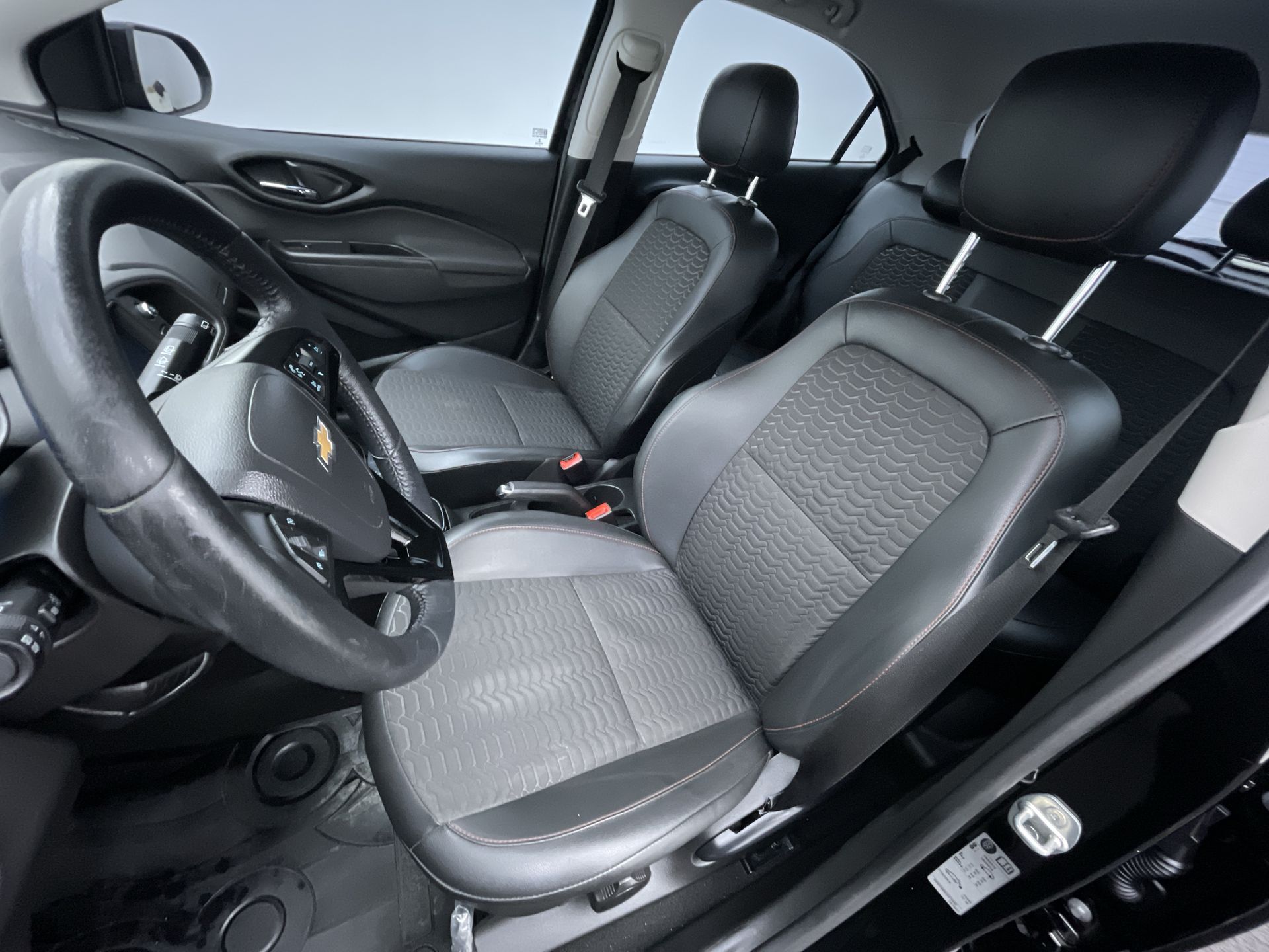 GM - Chevrolet-ONIX-ONIX HATCH LTZ 1.4 8V FlexPower 5p Aut.