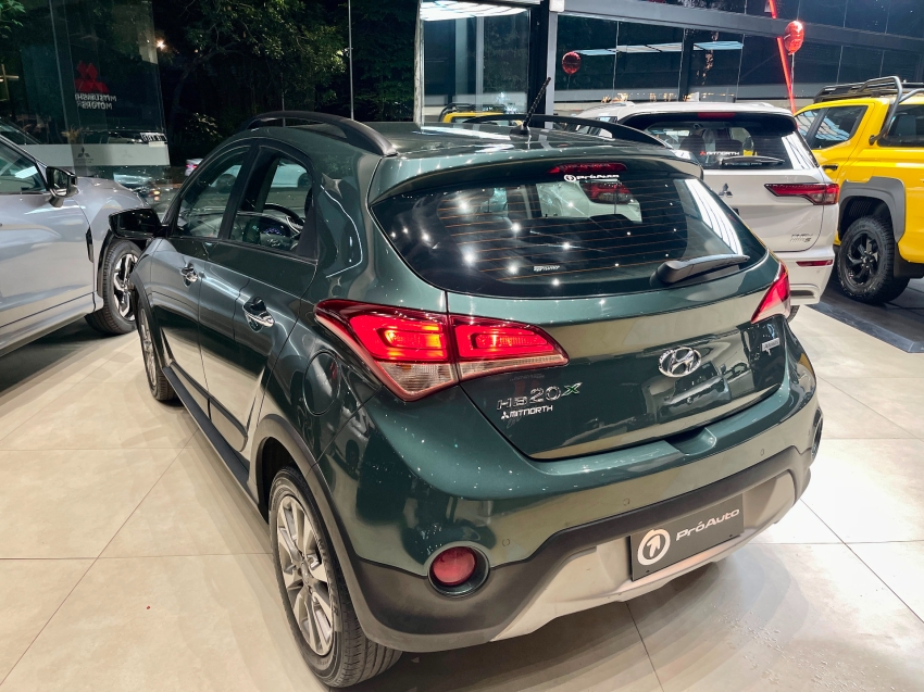 Hyundai-HB20X-1.6 16V PREMIUM FLEX 4P AUTOMÁTICO