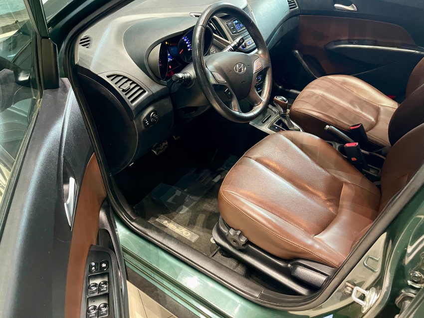 Hyundai-HB20X-1.6 16V PREMIUM FLEX 4P AUTOMÁTICO