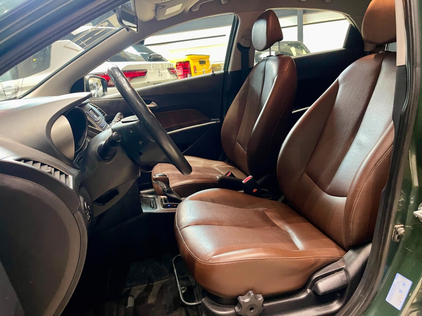 Hyundai-HB20X-1.6 16V PREMIUM FLEX 4P AUTOMÁTICO