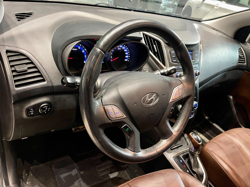 Hyundai-HB20X-1.6 16V PREMIUM FLEX 4P AUTOMÁTICO