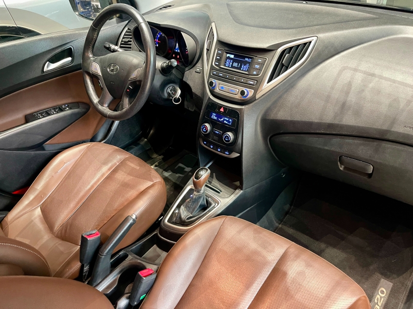 Hyundai-HB20X-1.6 16V PREMIUM FLEX 4P AUTOMÁTICO