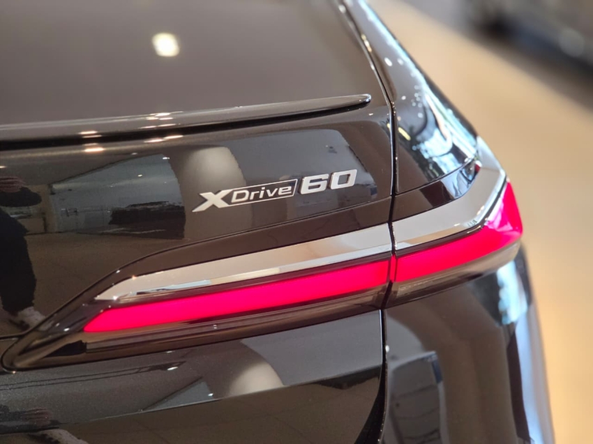 BMW-i7-ELÉTRICO XDRIVE60 M SPORT