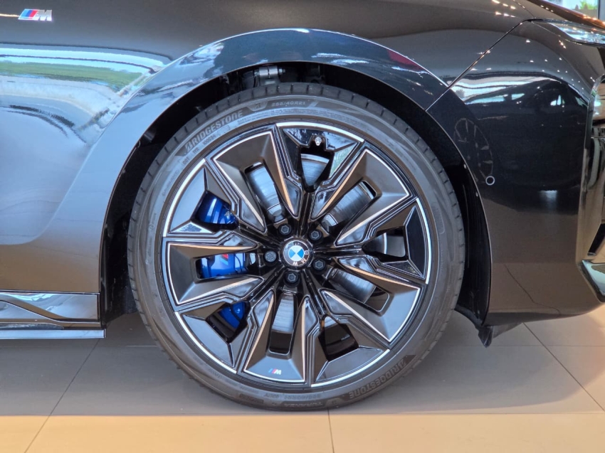 BMW-i7-ELÉTRICO XDRIVE60 M SPORT