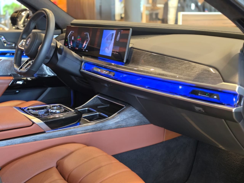 BMW-i7-ELÉTRICO XDRIVE60 M SPORT