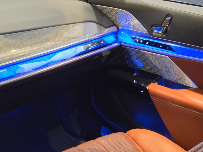 BMW-i7-ELÉTRICO XDRIVE60 M SPORT
