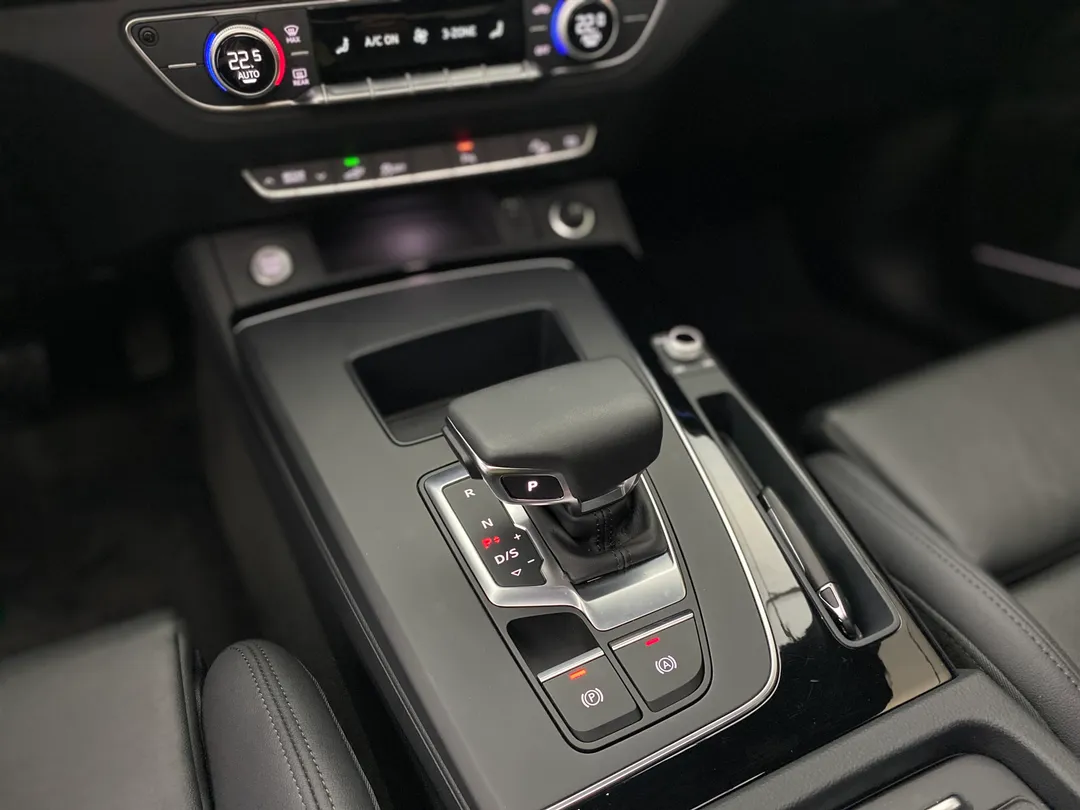 Audi-Q5-Q5 SB P Black. 2.0 TFSIe S.Tr. Qt (Hib.)