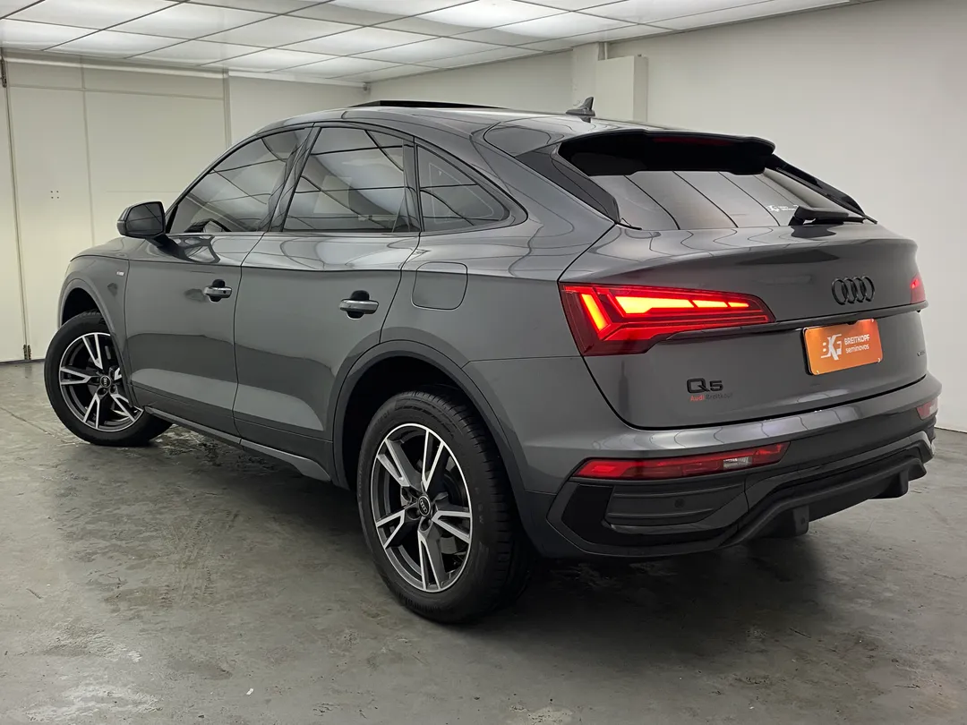 Audi-Q5-Q5 SB P Black. 2.0 TFSIe S.Tr. Qt (Hib.)