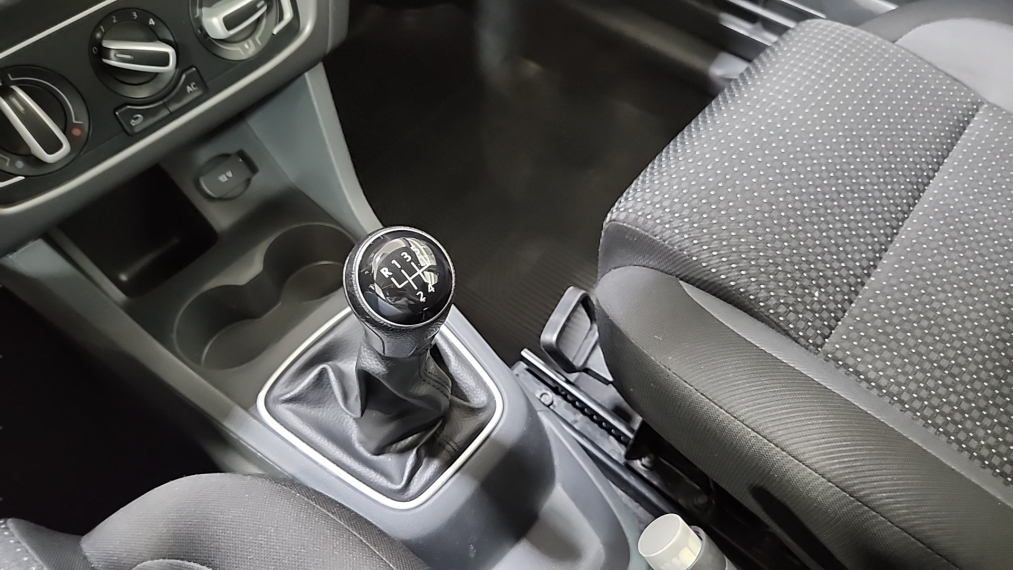 Volkswagen-FOX-1.6 MSI TOTAL FLEX CONNECT 4P MANUAL
