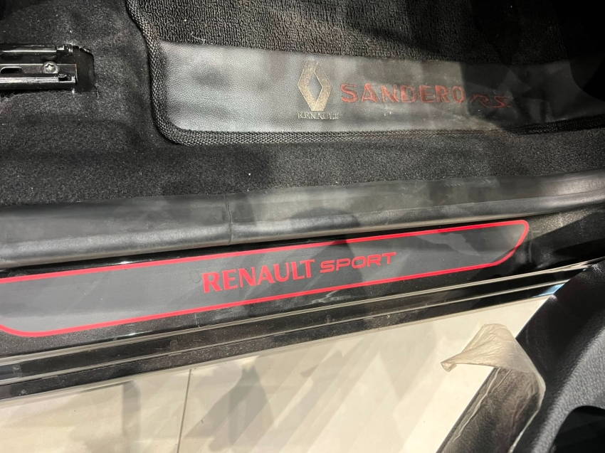 Renault-SANDERO-2.0 16V HI-FLEX RS MANUAL