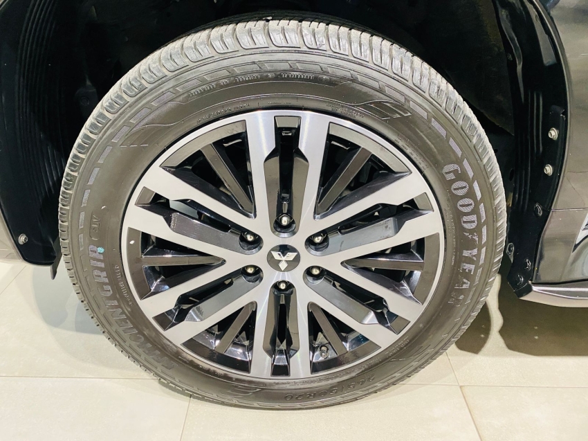 Mitsubishi-PAJERO SPORT-2.4 16V MIVEC TURBO DIESEL LEGEND AWD AUTOMÁTICO