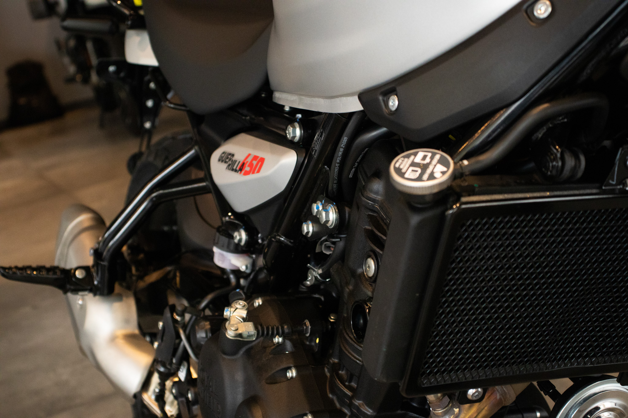 Royal Enfield-GUERRILLA 450-GUERRILLA 450 Smoke Silver