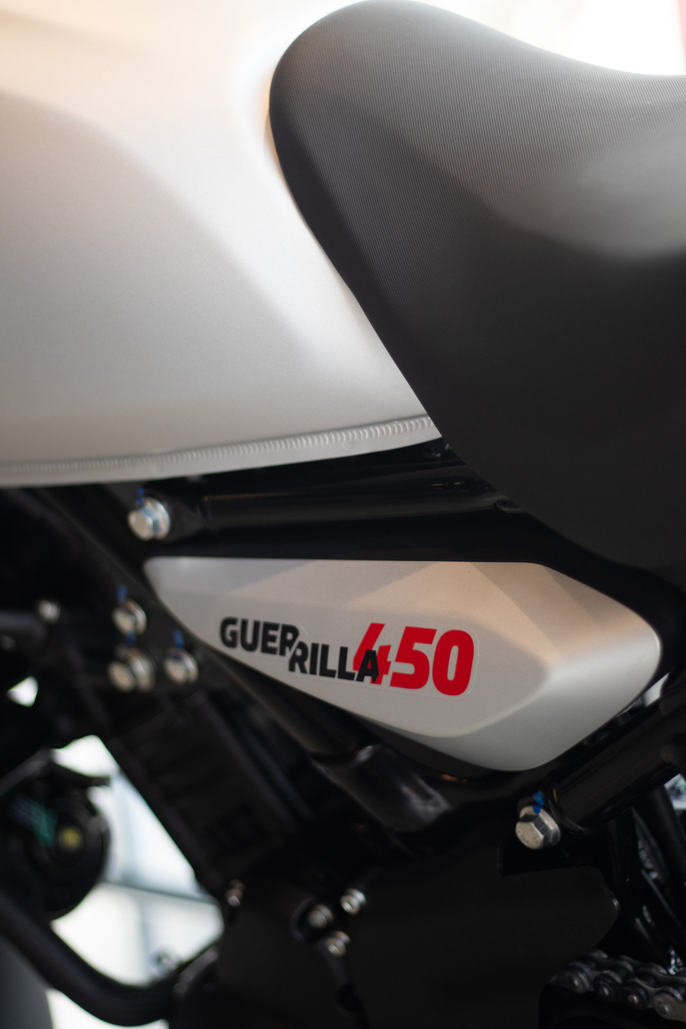 Royal Enfield-GUERRILLA 450-GUERRILLA 450 Smoke Silver