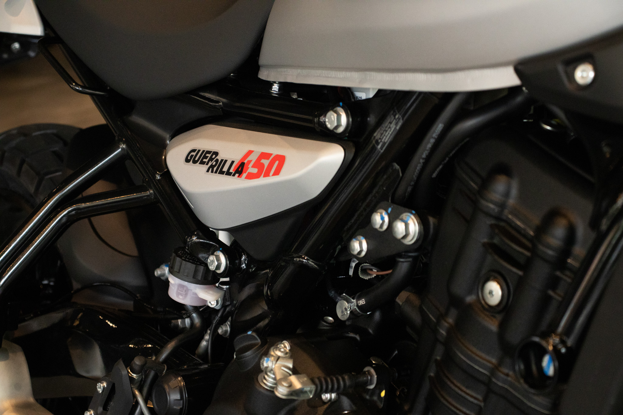 Royal Enfield-GUERRILLA 450-GUERRILLA 450 Smoke Silver