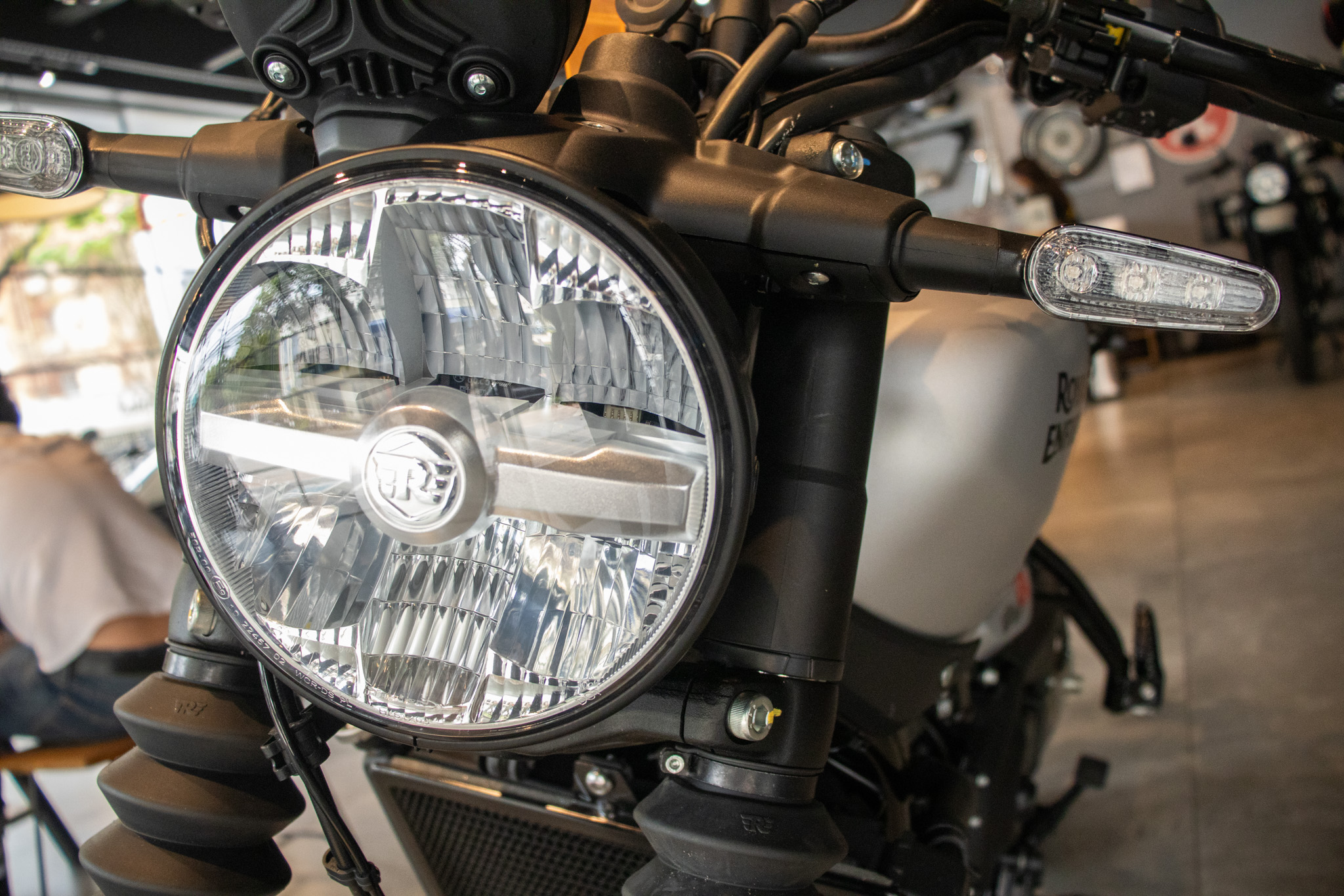 Royal Enfield-GUERRILLA 450-GUERRILLA 450 Smoke Silver