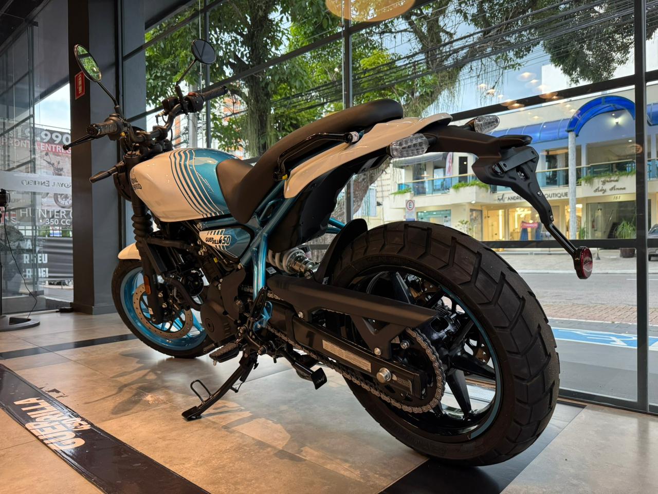 Royal Enfield-GUERRILLA 450-GUERRILLA 450 Brava Blue