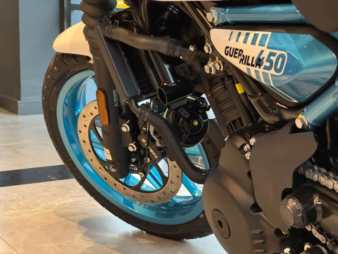 Royal Enfield-GUERRILLA 450-GUERRILLA 450 Brava Blue