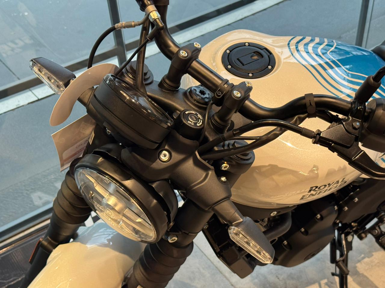 Royal Enfield-GUERRILLA 450-GUERRILLA 450 Brava Blue