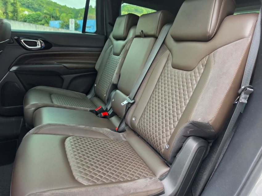 Jeep-COMMANDER-1.3 T270 TURBO FLEX OVERLAND AT6