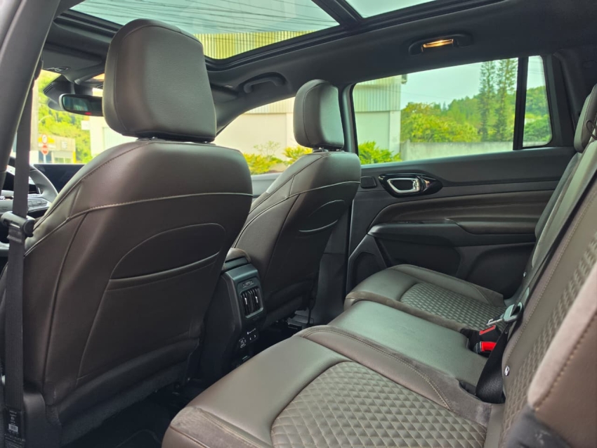 Jeep-COMMANDER-1.3 T270 TURBO FLEX OVERLAND AT6
