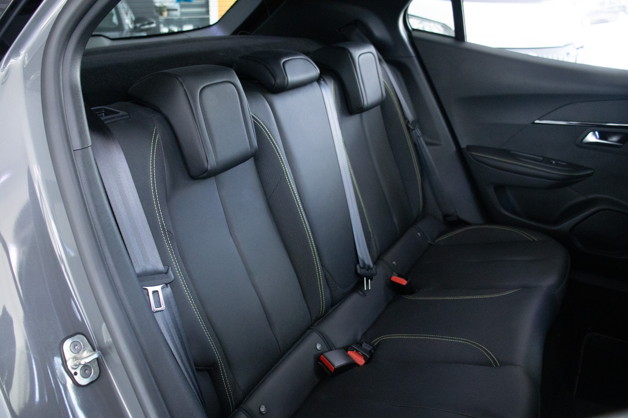 Peugeot-2008-2008 GT 1.0 Turbo Hibrido Aut.