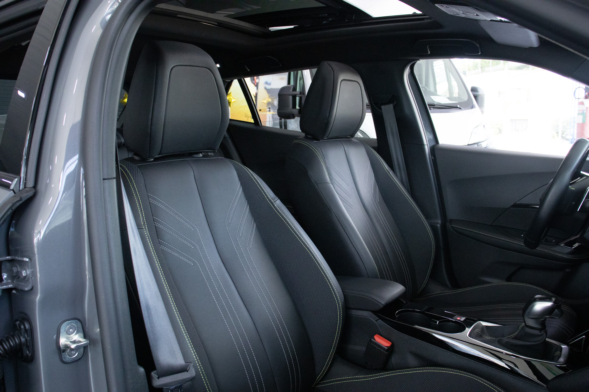 Peugeot-2008-2008 GT 1.0 Turbo Hibrido Aut.