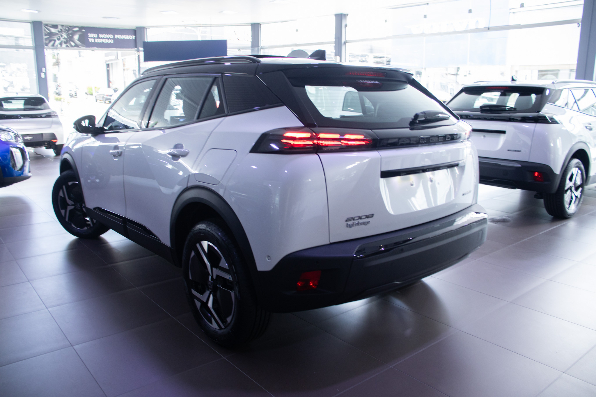 Peugeot-2008-2008 GT 1.0 Turbo Hibrido Aut.