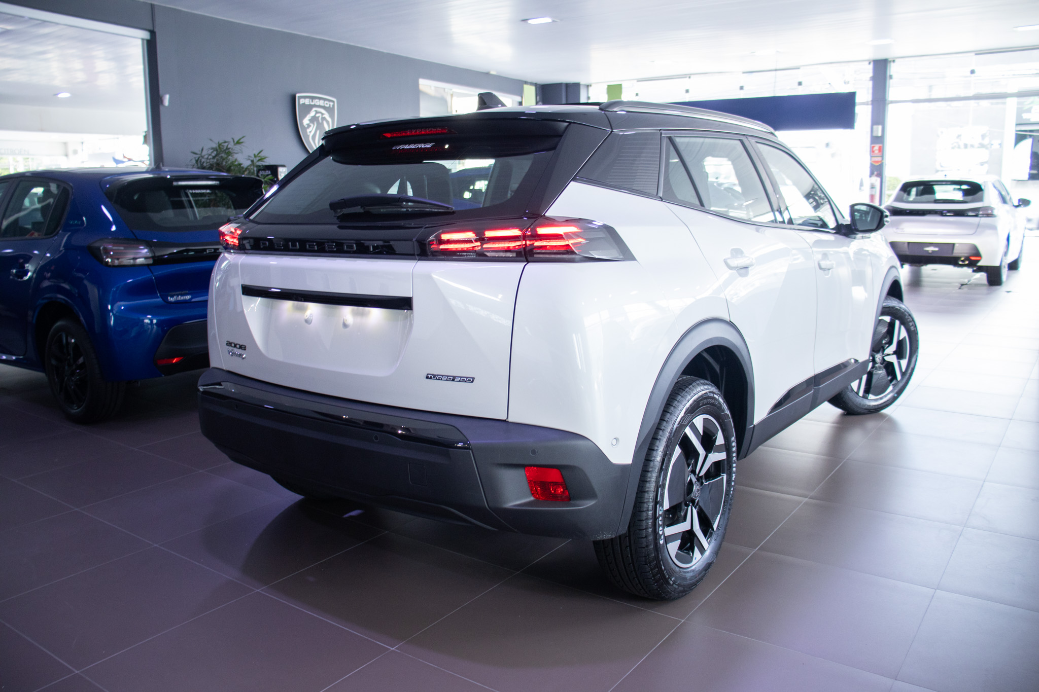 Peugeot-2008-2008 GT 1.0 Turbo Hibrido Aut.