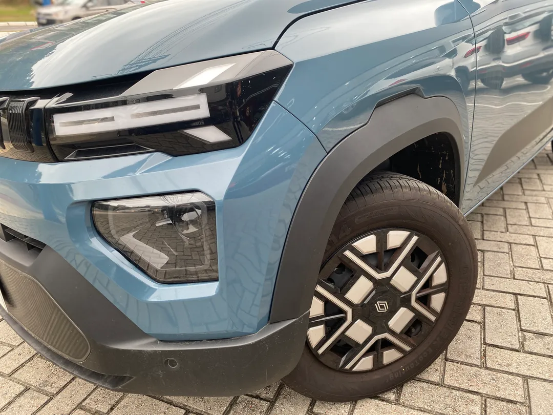 Renault-KWID-KWID E-Tech Techno