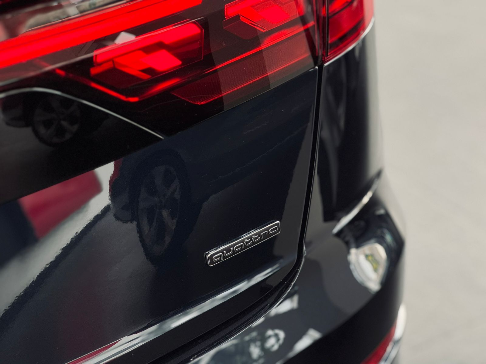Audi-Q8-Q8 Perf.Black 3.0 TFSI Quat. S-tr/(Híb.)