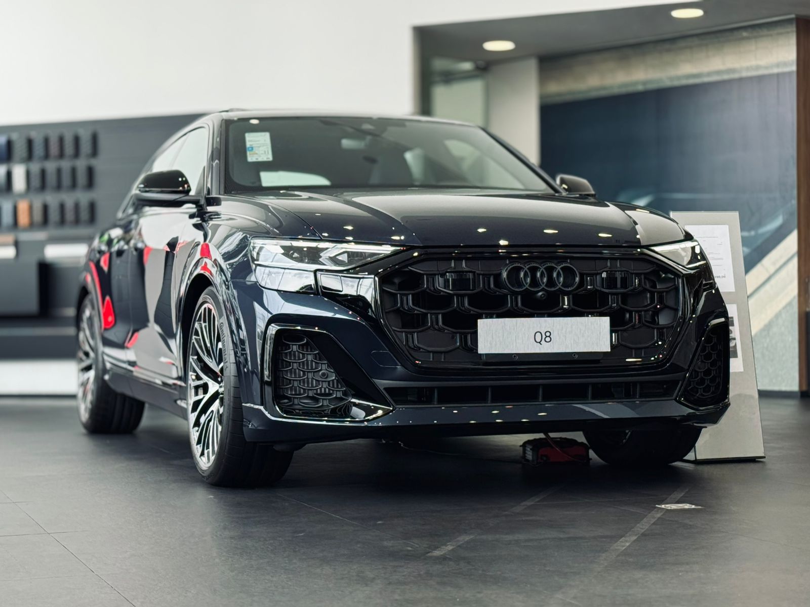 Audi-Q8-Q8 Perf.Black 3.0 TFSI Quat. S-tr/(Híb.)