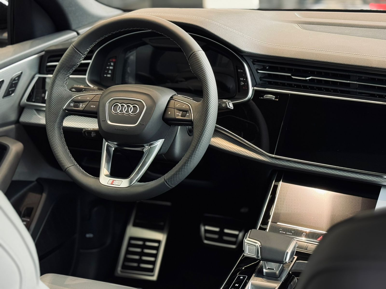 Audi-Q8-Q8 Perf.Black 3.0 TFSI Quat. S-tr/(Híb.)