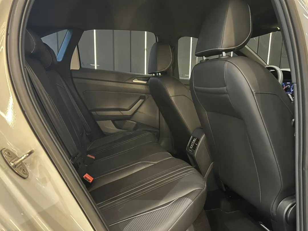 Nivus Highline 1.0 200 TSI Flex Aut.