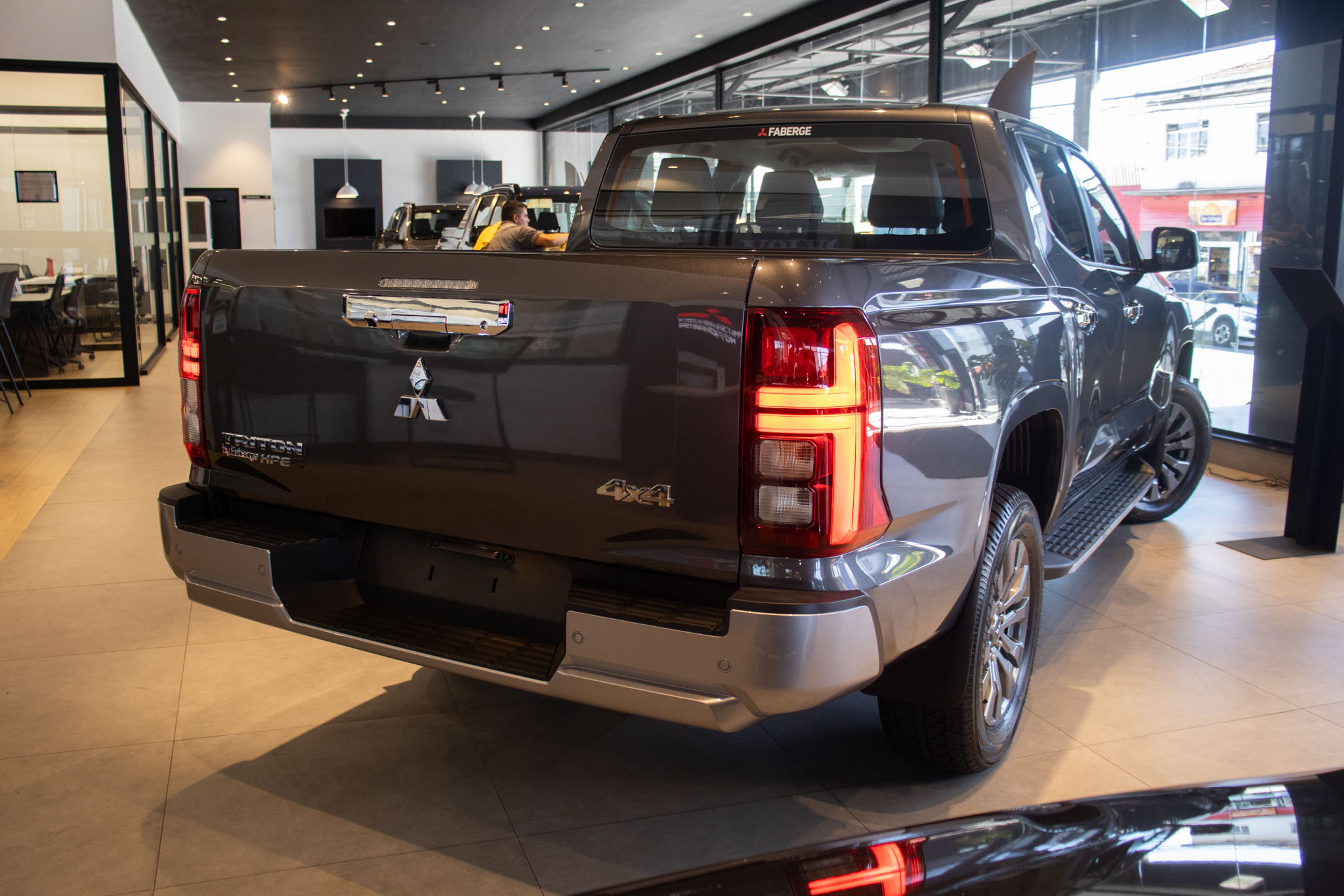 Mitsubishi-Triton-Triton HPE-S 2.4 CD 4x4 TB Diesel Aut.