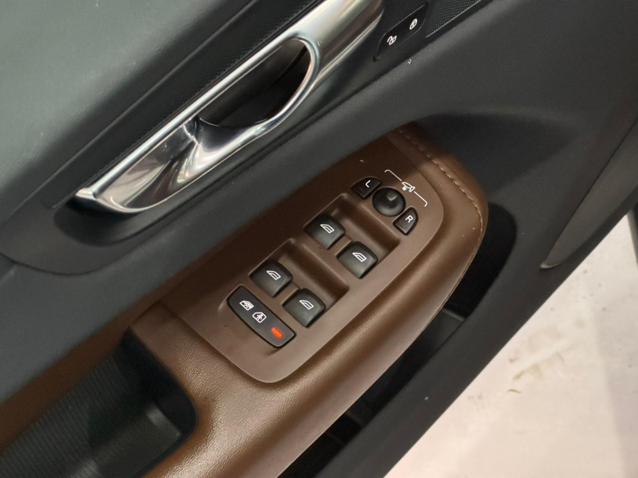 Volvo-XC 60-XC 60 T-8 Ultimate 2.0 AWD (Híbrido)