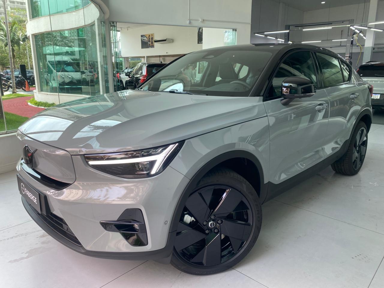 Volvo-EC40-EC40 Black Edition Ultra AWD P8